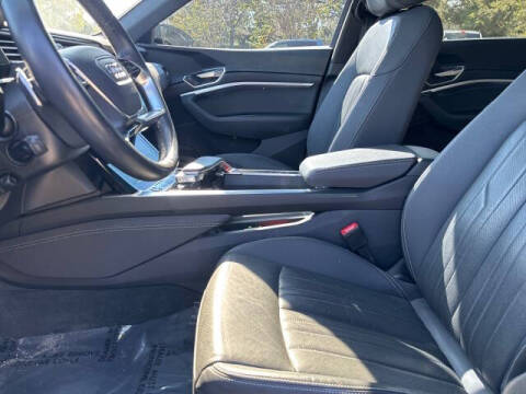 2022 Audi e-tron quattro Premium Plus