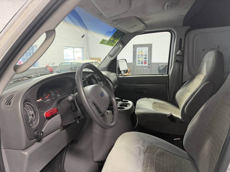 2005 Ford E-Series E-350 SD