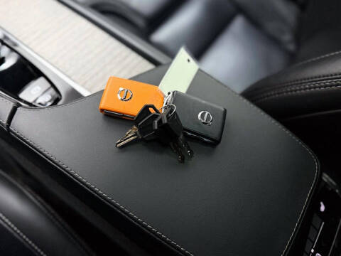 2023 Volvo XC90 B6 Ultimate Bright Theme 6P