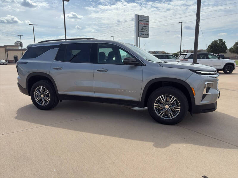 2024 Chevrolet Traverse LT
