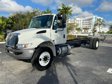 2019 International DuraStar 4300