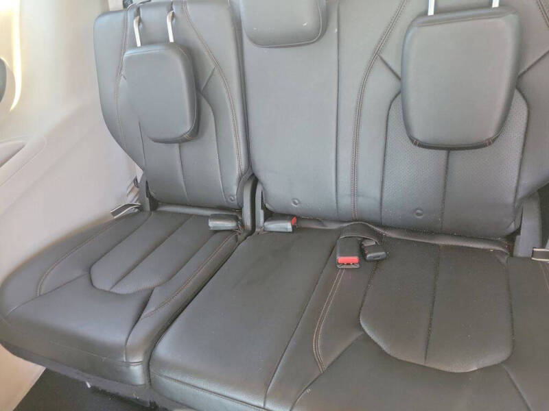 2017 Chrysler Pacifica Touring-L Plus