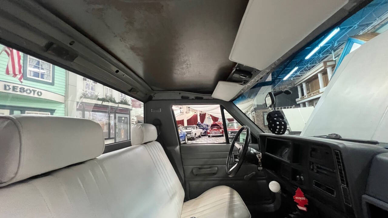 1991 Jeep Comanche 17