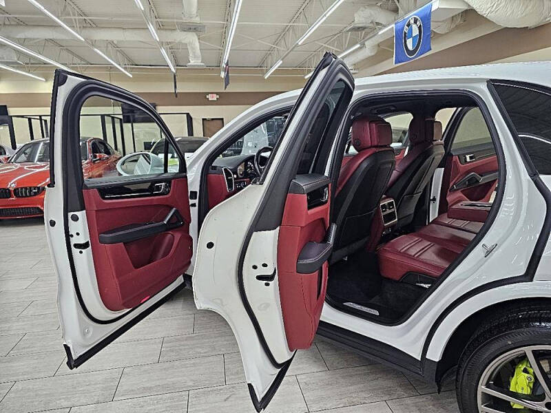 2020 Porsche Cayenne E-Hybrid