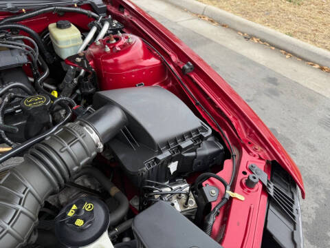 2005 Ford Mustang V6 Deluxe