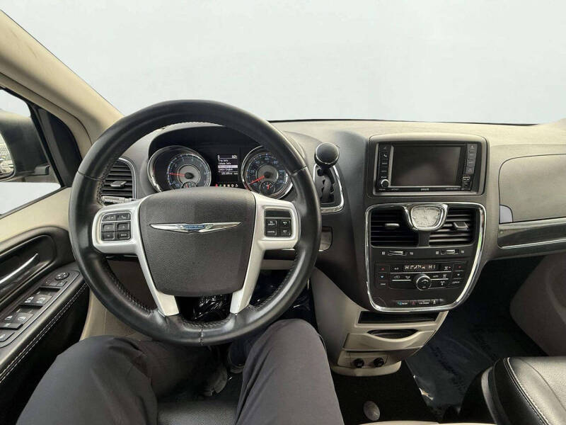 2016 Chrysler Town and Country Touring