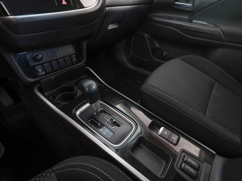 2020 Mitsubishi Outlander ES