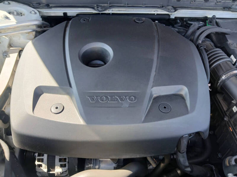 2018 Volvo XC90 T6 Momentum