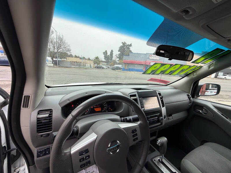 2019 Nissan Frontier SV photo 9