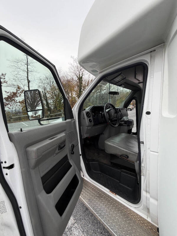 2012 Ford E-350