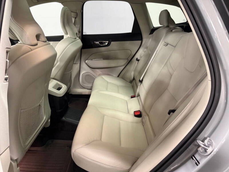 2025 Volvo XC60 T8 Plus Dark Theme