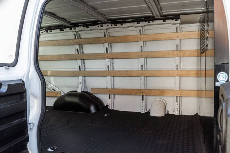 2023 GMC Savana 2500