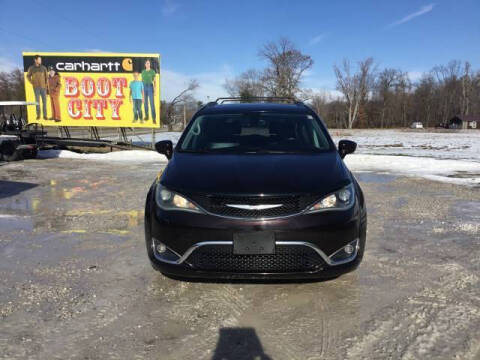 2017 Chrysler Pacifica Touring-L Plus
