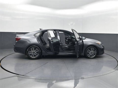 2022 Kia Forte GT Line