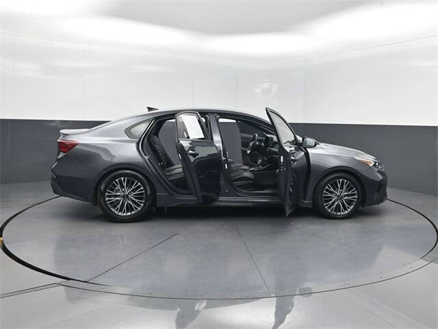 2022 Kia Forte GT Line