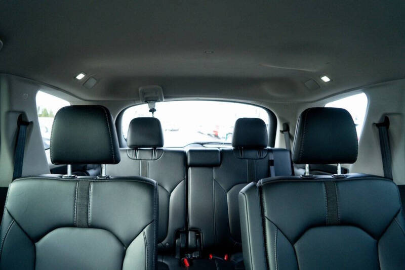 2023 Honda Pilot EX-L w/Rear Captain's Chairs