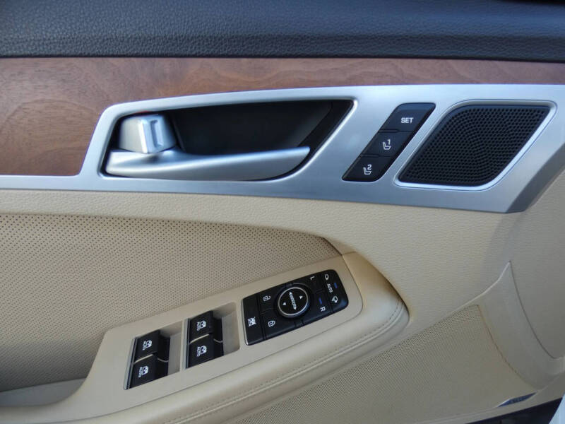 2015 Hyundai Genesis