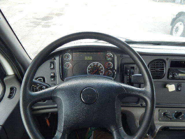 2014 Freightliner M2 106