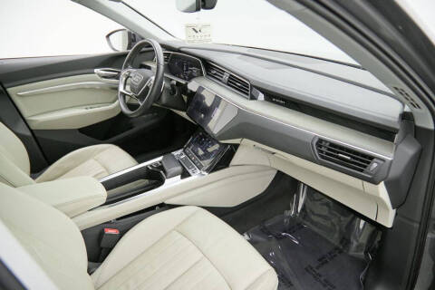 2022 Audi e-tron quattro Premium