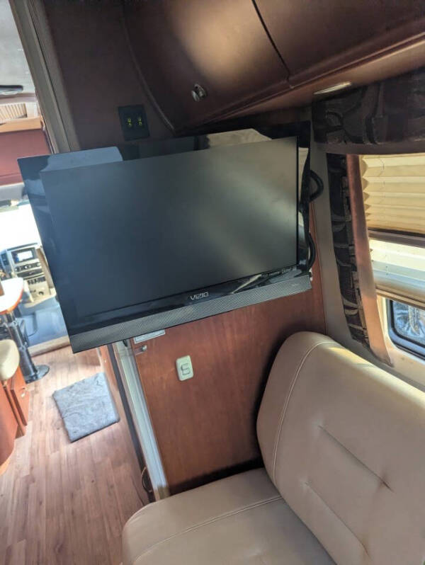 2012 Leisure Travel S24CB