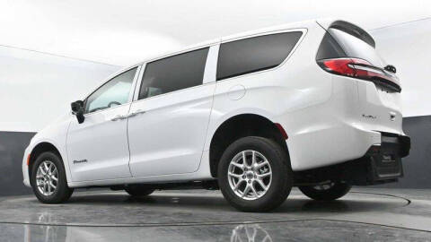2024 Chrysler Pacifica Touring