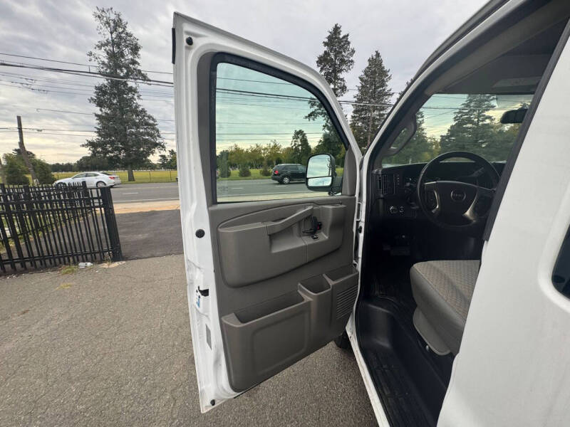 2017 GMC Savana LT 3500