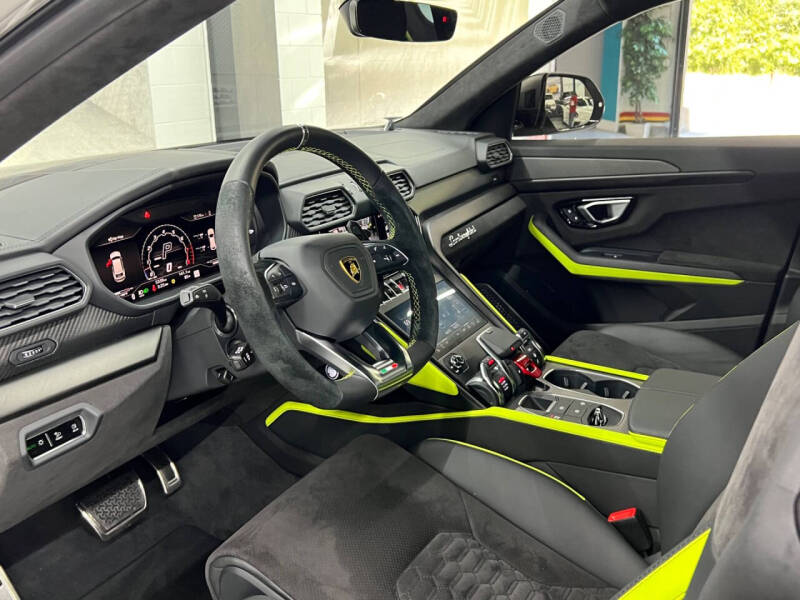 2022 Lamborghini Urus