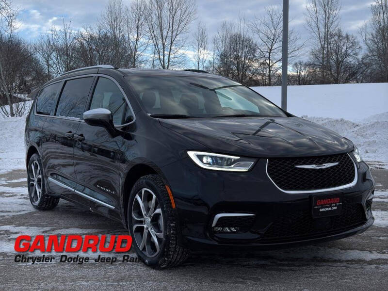 2026 Chrysler Pacifica Pinnacle's photo