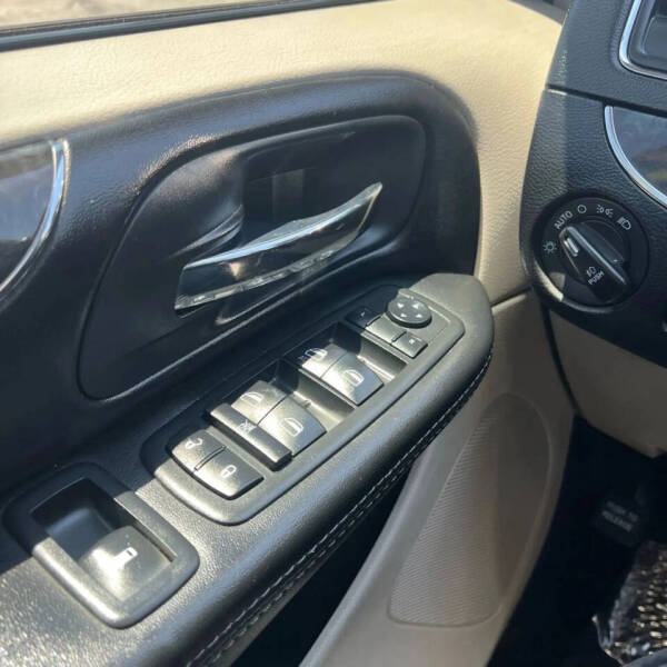 2014 Chrysler Town and Country Touring-L