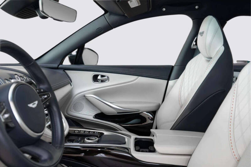 2023 Aston Martin DBX
