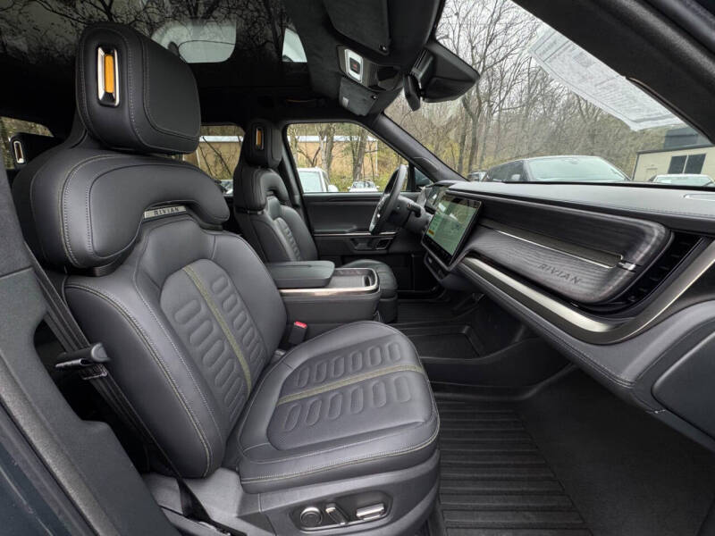 2024 Rivian R1T Adventure