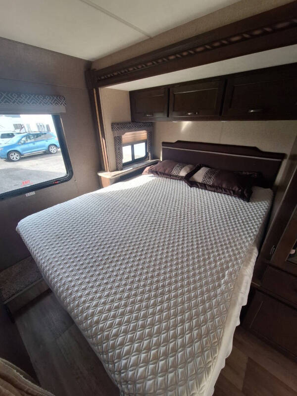 2018 Thor Motor Coach Four Winds 24F