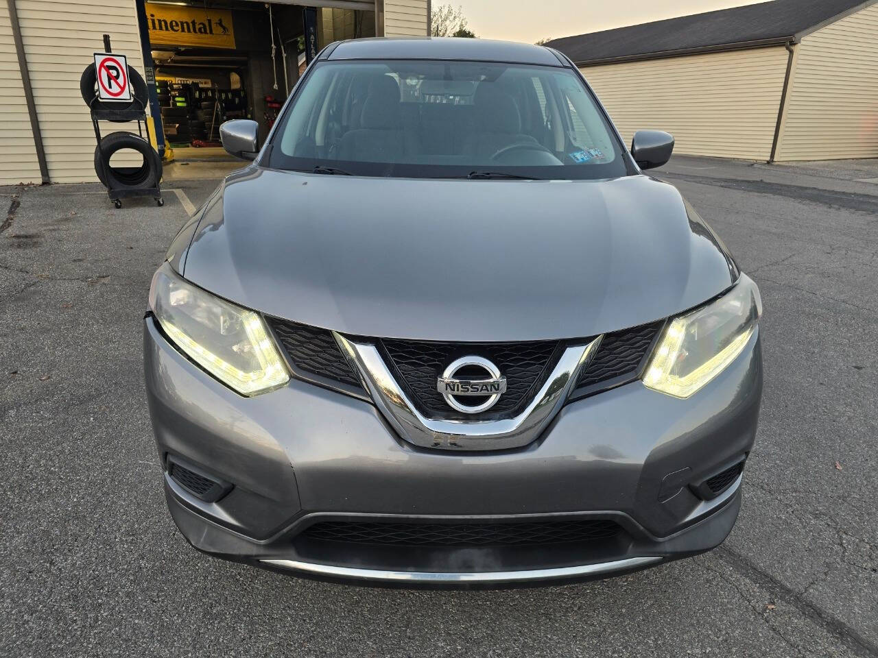 2016 Nissan Rogue for sale at QUEENSGATE AUTO SALES in York, PA