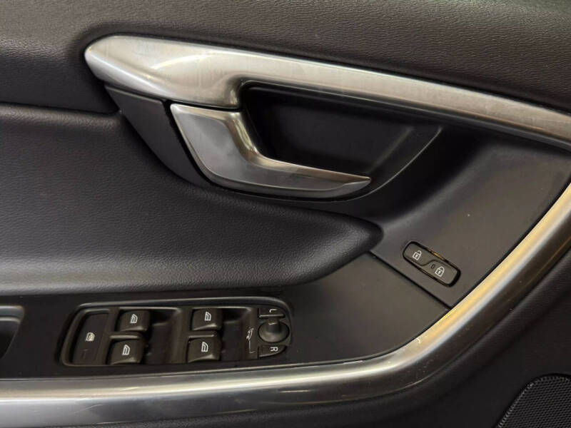 2017 Volvo V60 Cross Country T5 Premier