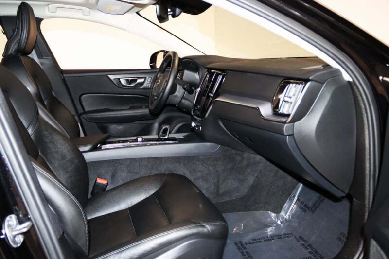 2025 Volvo S60 B5 Core