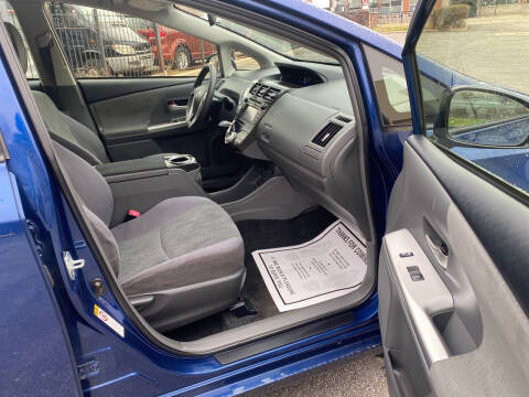 2013 Toyota Prius v Five