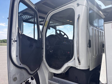 2007 Freightliner M2 106