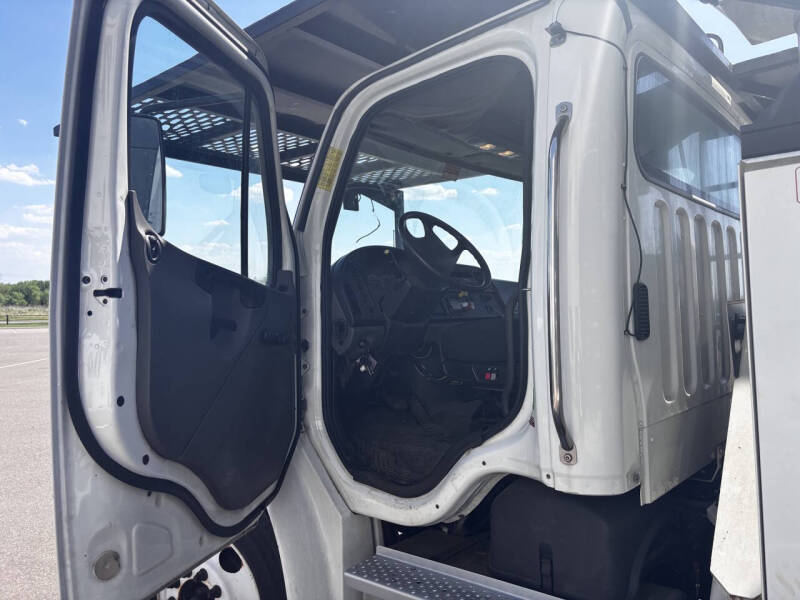 2007 Freightliner M2 106