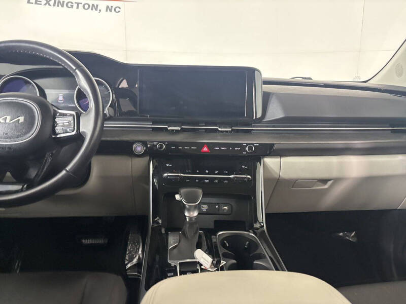 2024 Kia Carnival EX