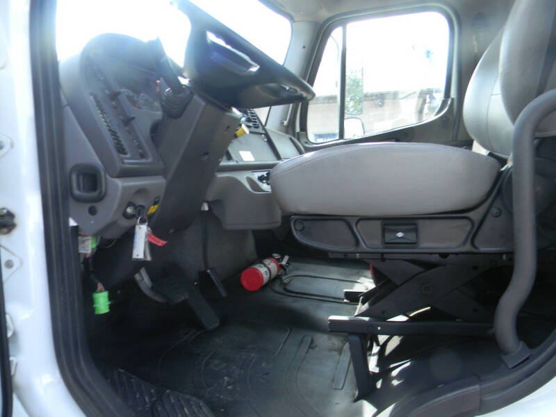 2022 Freightliner M2 106