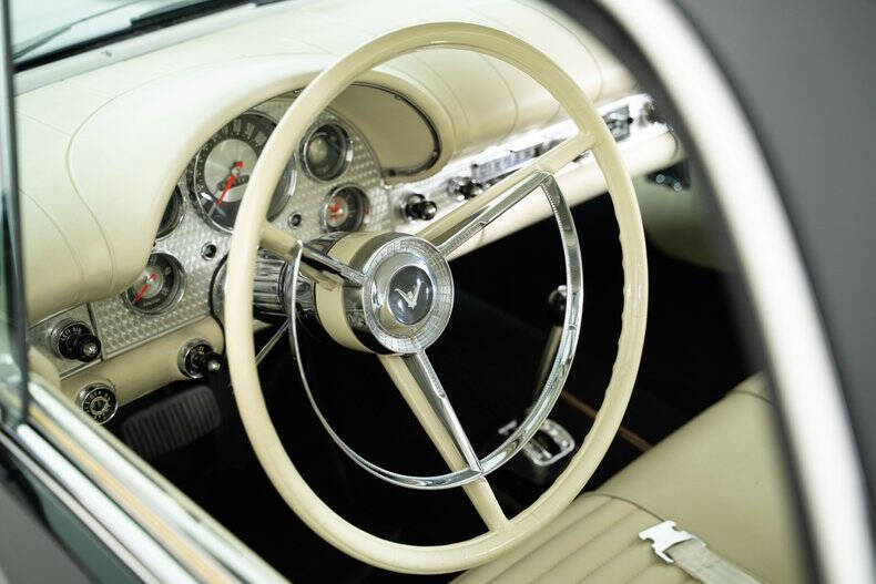 1957 Ford Thunderbird