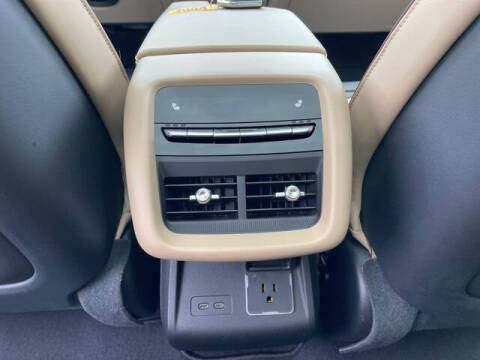 2024 Cadillac LYRIQ Luxury 3