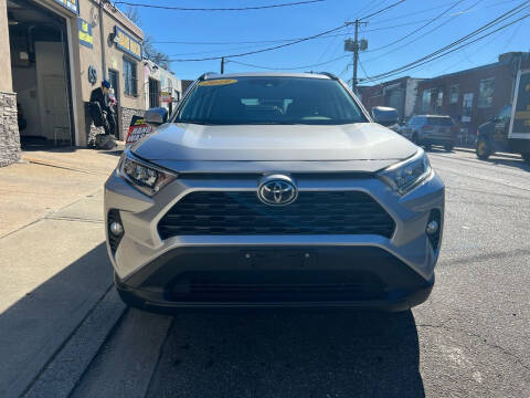 2019 Toyota RAV4 for sale at OFIER AUTO SALES in Freeport NY