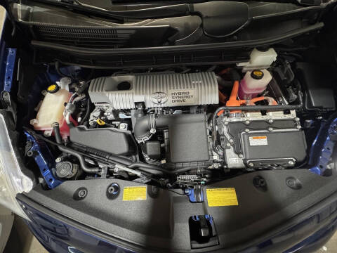 2014 Toyota Prius v Two