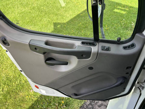 2019 Freightliner Business class M2