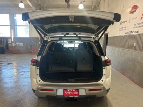 2025 Nissan Pathfinder SL