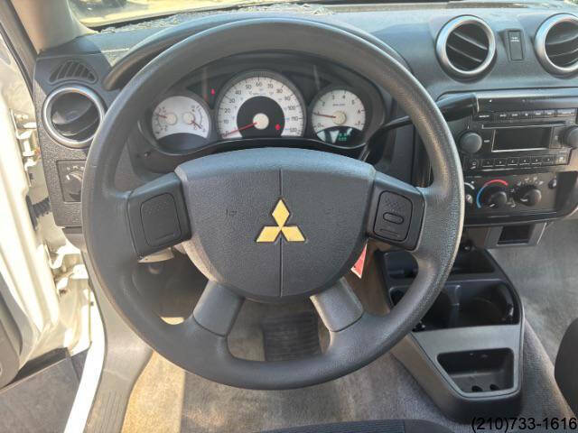 2006 Mitsubishi Raider LS