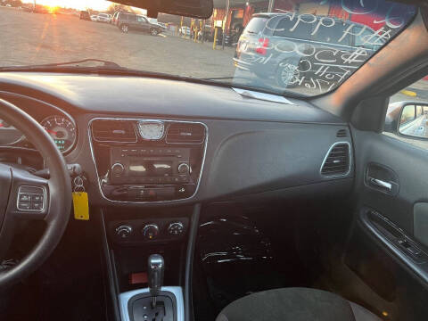 2012 Chrysler 200 LX