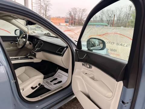 2020 Volvo XC90 T6 Momentum 6-Passenger