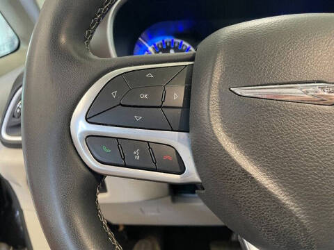 2022 Chrysler Voyager LX